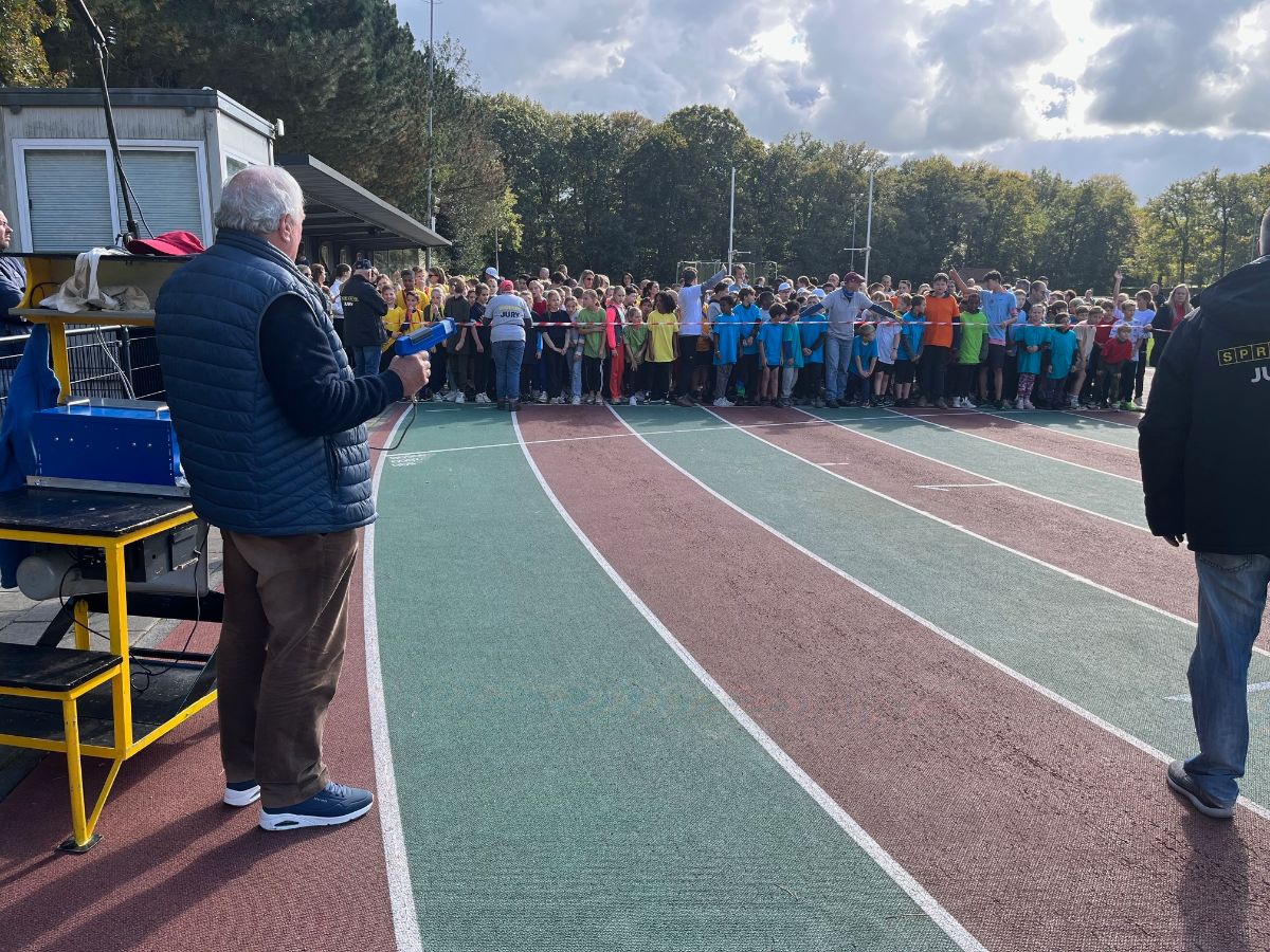 10-oktober-1 Foto van de start op de hardloopbaan van Sprint